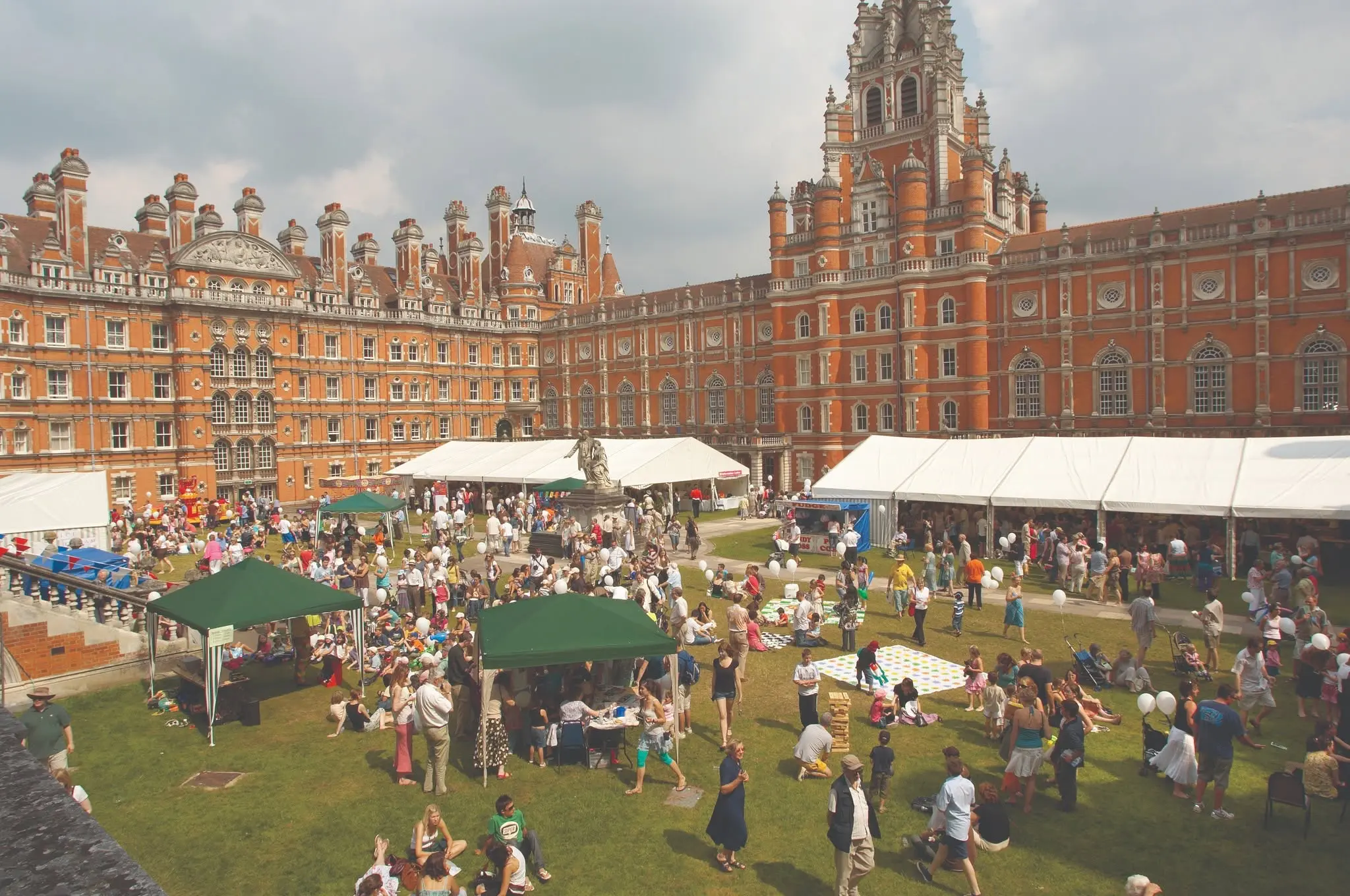 Vista histórica de Royal Holloway and Bedford College